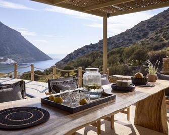 Apsila Pool Suites - Artemonas