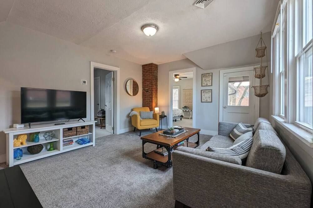 Stylish Ohio City Retreat - Walk to West Side Market and Breweries - كليفيلاند (أوهايو) - غرفة معيشة