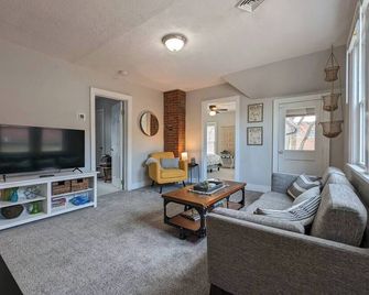 Stylish Ohio City Retreat - Walk to West Side Market and Breweries - Cleveland - Olohuone