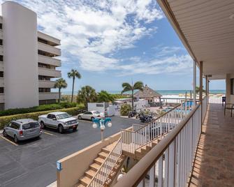 Plaza Beach Hotel - Beachfront Resort - Saint Pete Beach - Balcony