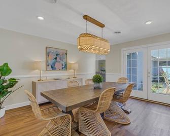 High Tide: Spacious Comfort Next To Tides Inn - Irvington - Dining room