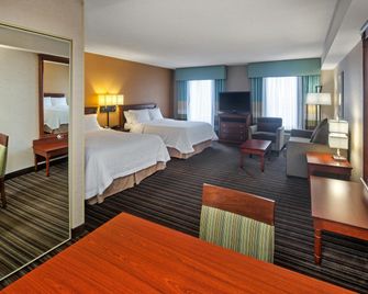 Hampton Inn & Suites by Hilton Toronto Airport - Mississauga - Habitación