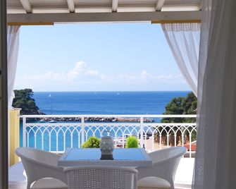 Pension Votsi - Votsi - Balcon