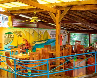 Hôtel Restaurant Coco Lodge Majunga - Majunga - Bar