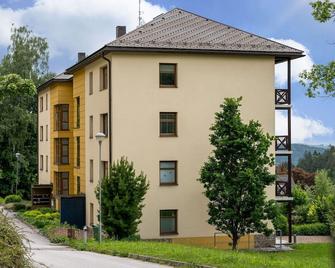 Lovely apartment for 4 guests with WIFI, TV and terrace - Dvůr Králové nad Labem - Edificio