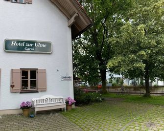 Hotel zur Ulme - Poing - Будівля