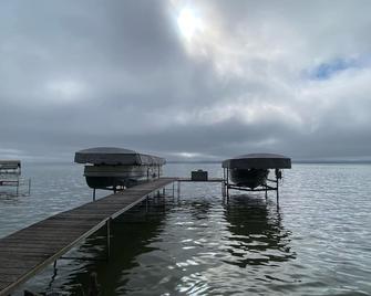 Meticulous lake home on the shores of Lake Winnebago, WI, USA - super clean! - Fond du Lac - Вигляд зовні