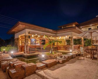 Coron Westown Resort - Coron - Patio