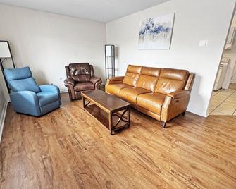 Cozy Apartment in quiet neighborhood with quick access to everything you need! - Radcliff - Obývací pokoj