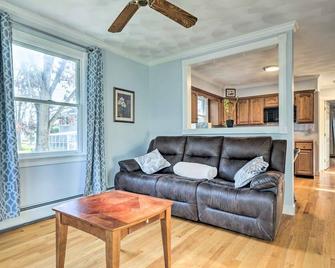 7 Mi to Downtown Providence Quiet Apt in Seekonk - Seekonk - Living room