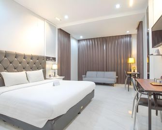 Life Emerald Hotel Surabaya - Surabaya - Quarto