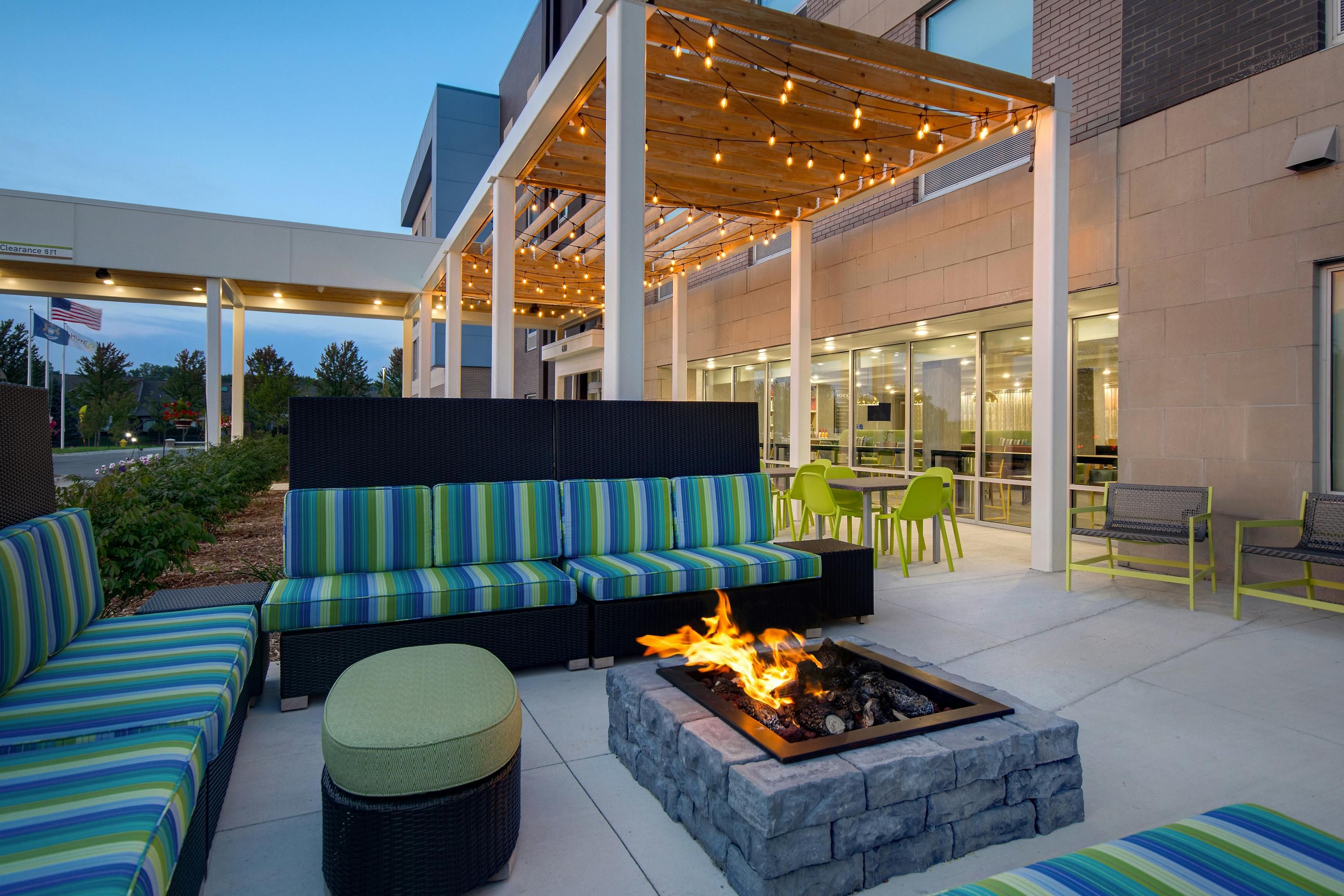 Home2 Suites by Hilton Grand Rapids Airport - Kentwood - Innenhof