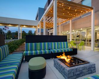 Home2 Suites by Hilton Grand Rapids Airport - Kentwood - Innenhof