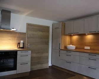 House with barbecue, terrace & garden | Mountain view - Rosshaupten - Cocina