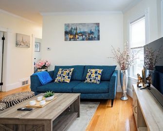 14b-Newly Renovated, Uniquely Decorated - Boston - Vardagsrum