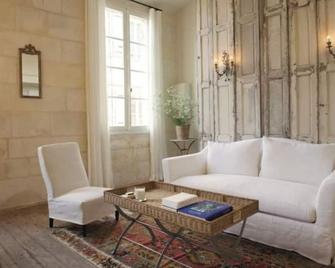Porte Aiguière - Appartement Cœur Historique - Saintes - Sala de estar