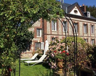 Sea and countryside, at Michel and Nicole's place - Angerville-la-Martel - Edificio