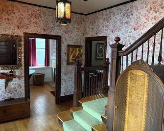 4 br 2 baClassical Victorian Home Off Walnut Street in Shadyside Pittsburgh - Pittsburgh