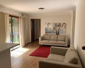 3 Bed Close to GV Hospital - Shepparton - Living room