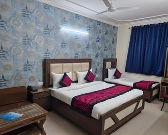Airport Hotel Mayank Residency - Нью-Делі - Спальня