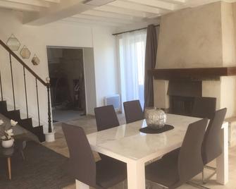 Charming house on the banks of the Nivernais Canal - Lucy-sur-Yonne - Comedor