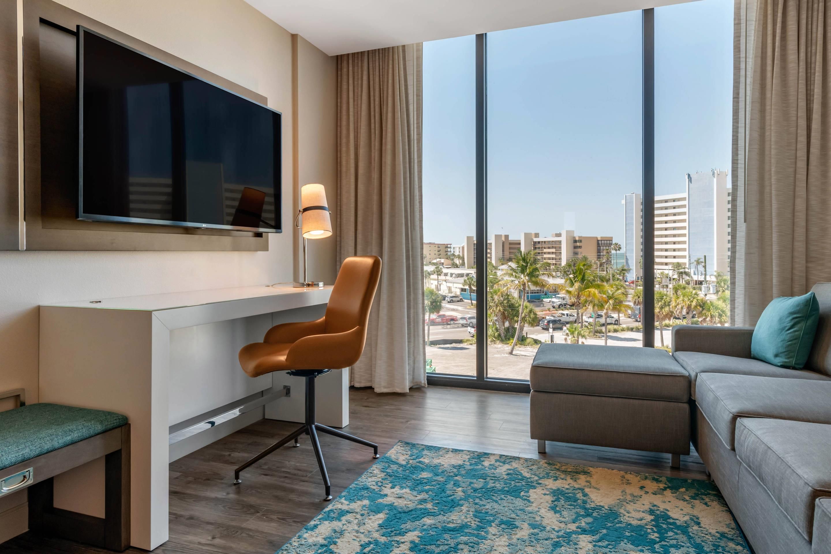 Cambria Hotel St. Petersburg-Madeira Beach Marina - Madeira Beach - Вітальня