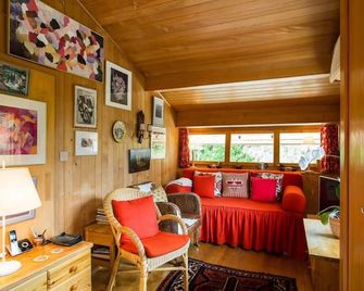 Alp Sunrise - Top View Cozy Chalet - Rougemont - Salon