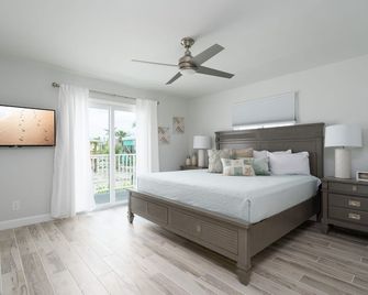 Welcome To Ostego Beach Vacation Rental - 253 Ostego 4 Bedroom Home by RedAwning - Fort Myers Beach - Спальня