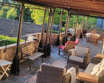 Shaughnessy Arts and Crafts Manor on Vancouver's Westside - Vancouver - Patio