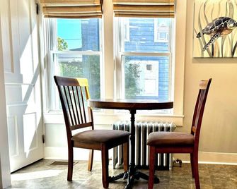 Cozy 1-bedroom apartment near St. Lawrence U. and SUNY Canton - Canton - Eetruimte