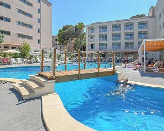 Club Hotel Cala Ratjada - Cala Rajada - Piscina