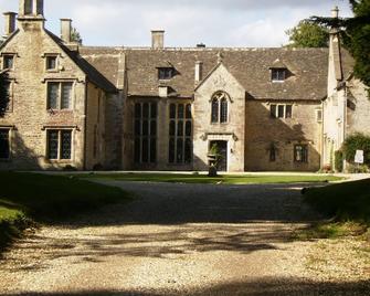Light and spacious barn conversion on working farm in the Cotswolds - Stroud