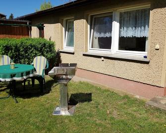 small, inexpensive bungalow / accommodation nearby v Berlin S-Bahn connection - Panketal - Patio