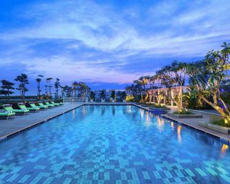 Novotel Tangerang - Tangerang - Piscina