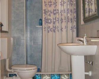 Bed and Breakfast La Carolina - Tigliole - Badkamer