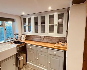 Charming Cottage Sleeps 4 with Sauna - Shaftesbury - Küche