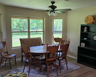 Quiet retreat, perfect for unwinding with fishing to enjoy the scenic outdoors. - Mount Vernon - Comedor