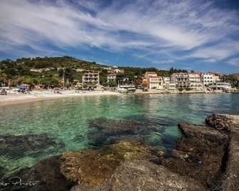 Stone House By The Beach on Hvar - Milna (Hvar) - Playa