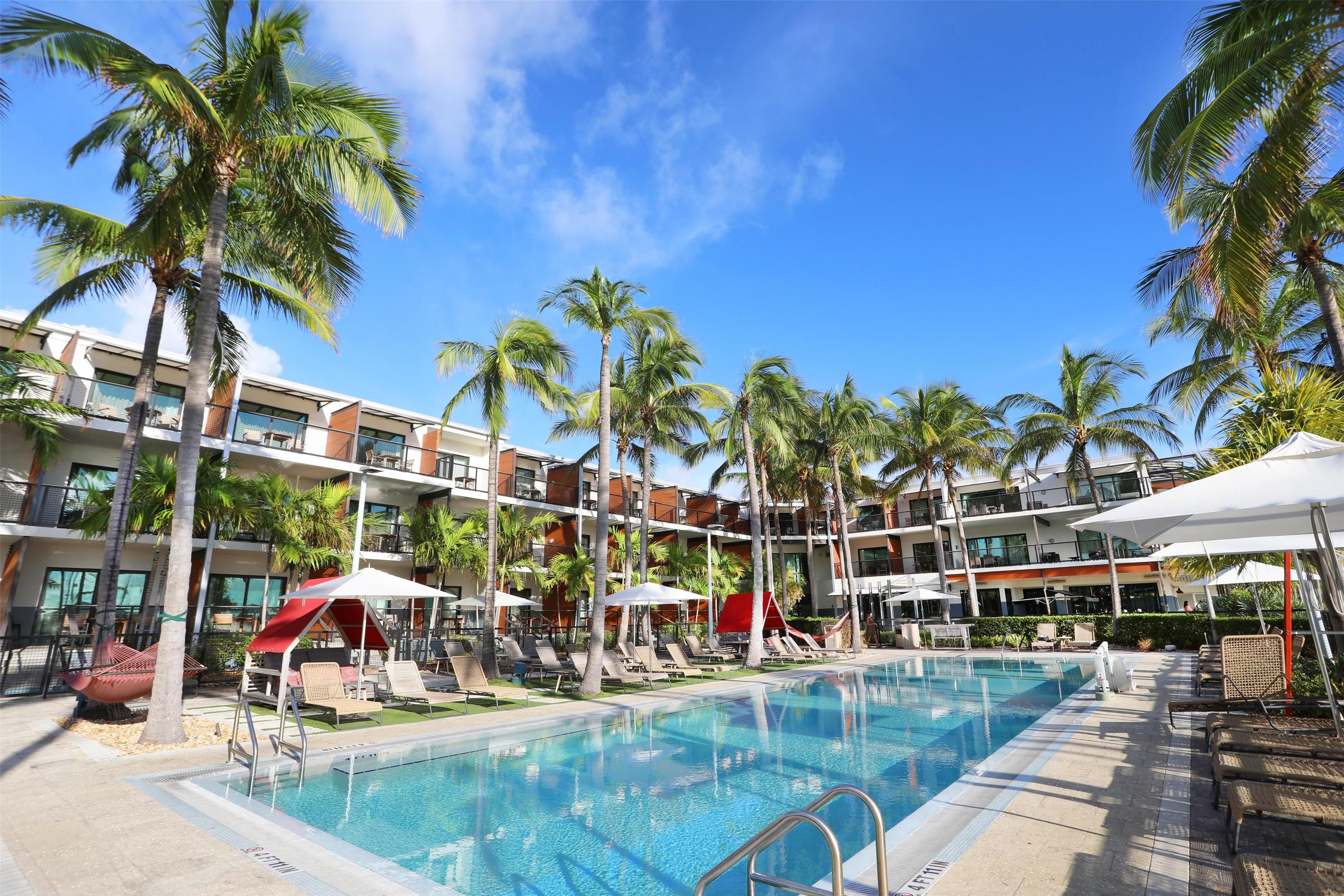 ذا بيري هوتل آند مارينا كي ويست