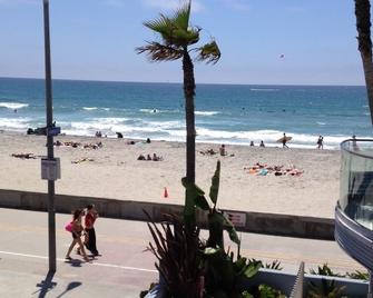 Newer Unit! -- Ocean Front with Amazing Ocean Views! - São Diego - Praia
