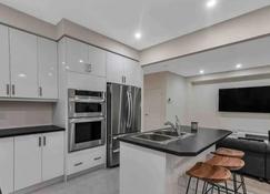 Treasure in Brant - 4 Bedroom Detached House - Paris - Keuken