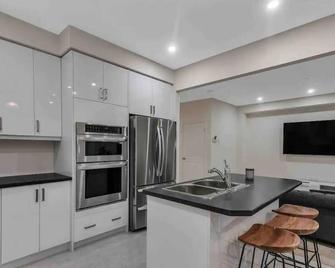 Treasure in Brant - 4 Bedroom Detached House - Paris - Kitchen