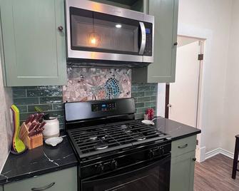 Downtown Yellow House - Artesia - Küche