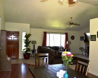 Blue Jay Paradise - ת'רי ריברס - חדר אוכל