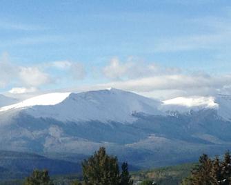 Misty Mountain Inn & Suites - Grande Cache - Outdoors view
