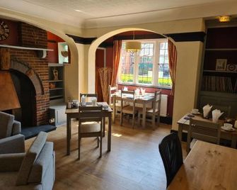 Tudor Lodge Hotel - Nottingham - Patio