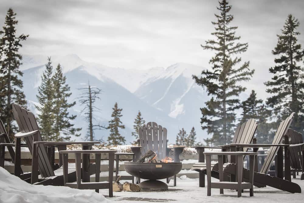 The Juniper Hotel & Bistro - באנף - פטיו