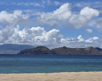 Fabulous 3 Bedroom Spacious Condo at Nelson Springs. 1 minute to Beach and Pool. - Cotton Ground - Beach