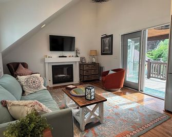 Birds Nest, Only blocks to downtown Snohomish - Snohomish - Sala de estar