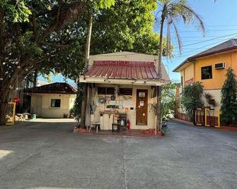 OYO 1026 Evita Hotel Bacoor - Bacoor - Budynek